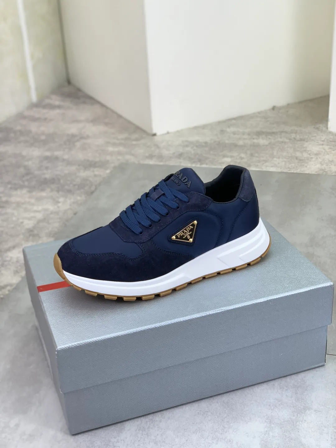 Men's shoes 💰P580💰 [New style] High version official website popular models are on the market, 🆘 The trendy brand (Prada) mainly promotes popular models, avant-garde and versatile fashionable men's shoes private version mold opening, cowhide surface splicing 1:1 replica... Fashion is simple, original imported cowhide and lining cowhide feet; the atmosphere and personality are more fashionable, eye-catching and pursuing class. It will subvert the old idea and be with you to spend time with you. A must-have for fashionistas! Must keep for yourself ! High-end comfort, high-end quality workmanship. Size: 38-45; multiple colors available.
